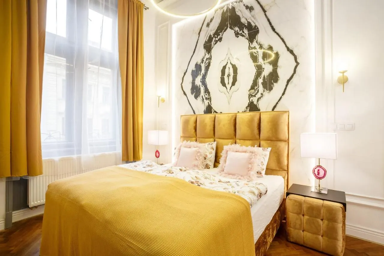 Palace Apartment By Main Station - President Praga 0*,